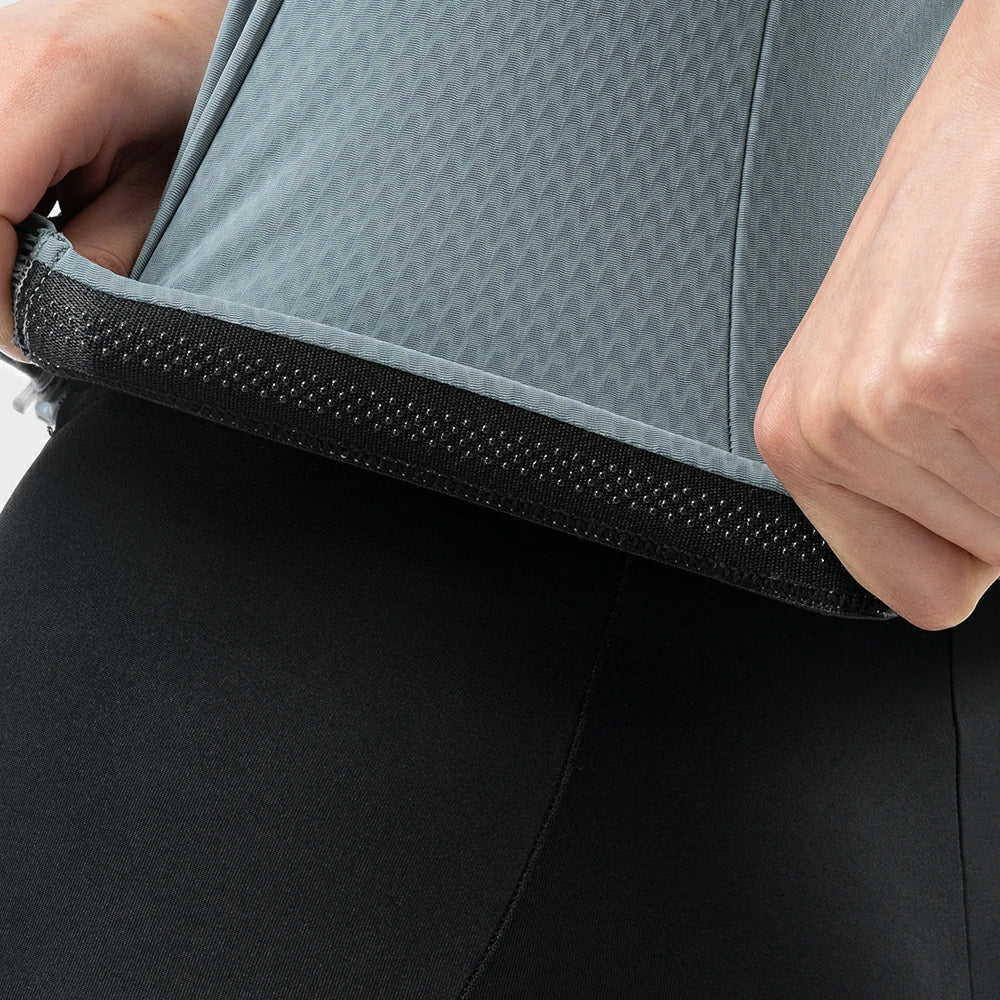 Person holding a gray textured bag with black trim #Color_Blue