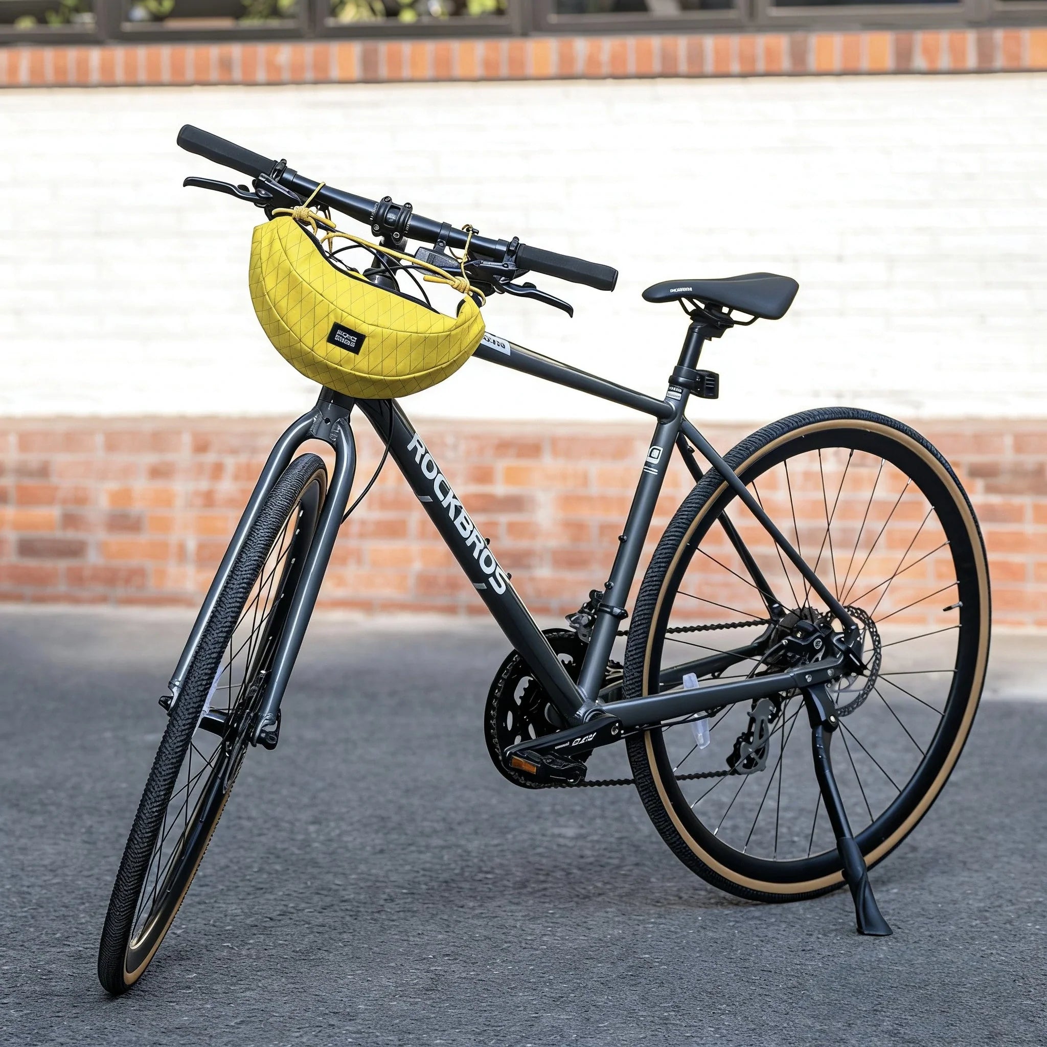 Banana Bike Handlebar Bag, Lightweight Crossbody Cycling Bag 1.8L