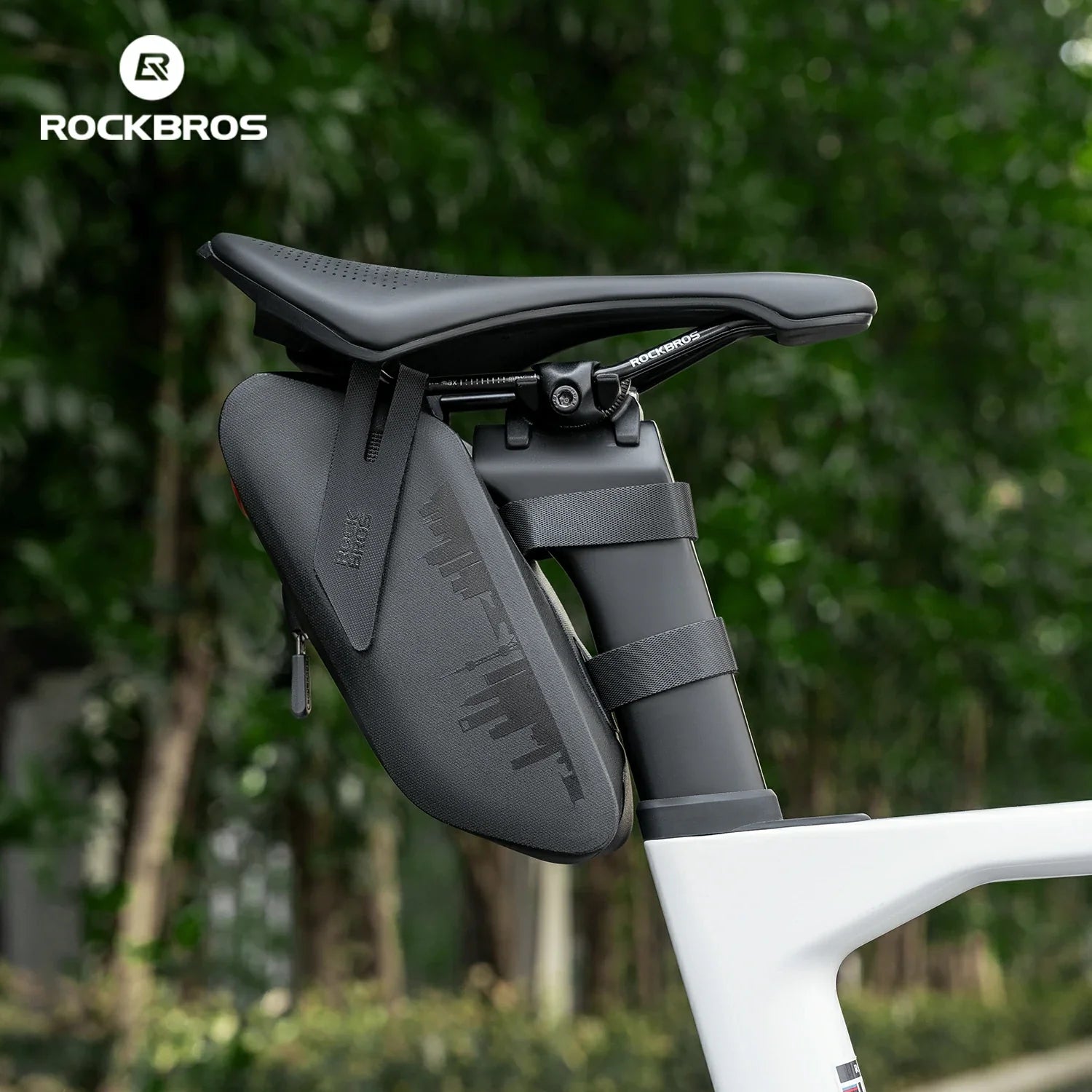 Bicycle saddle bag with USB rechargeable taillight