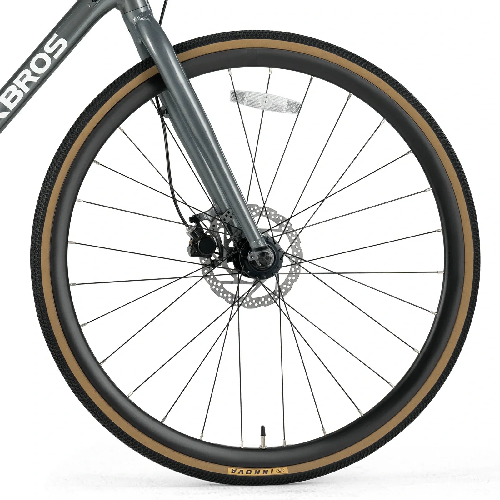 p2e-road-bike-gray-front-wheel #color_grey