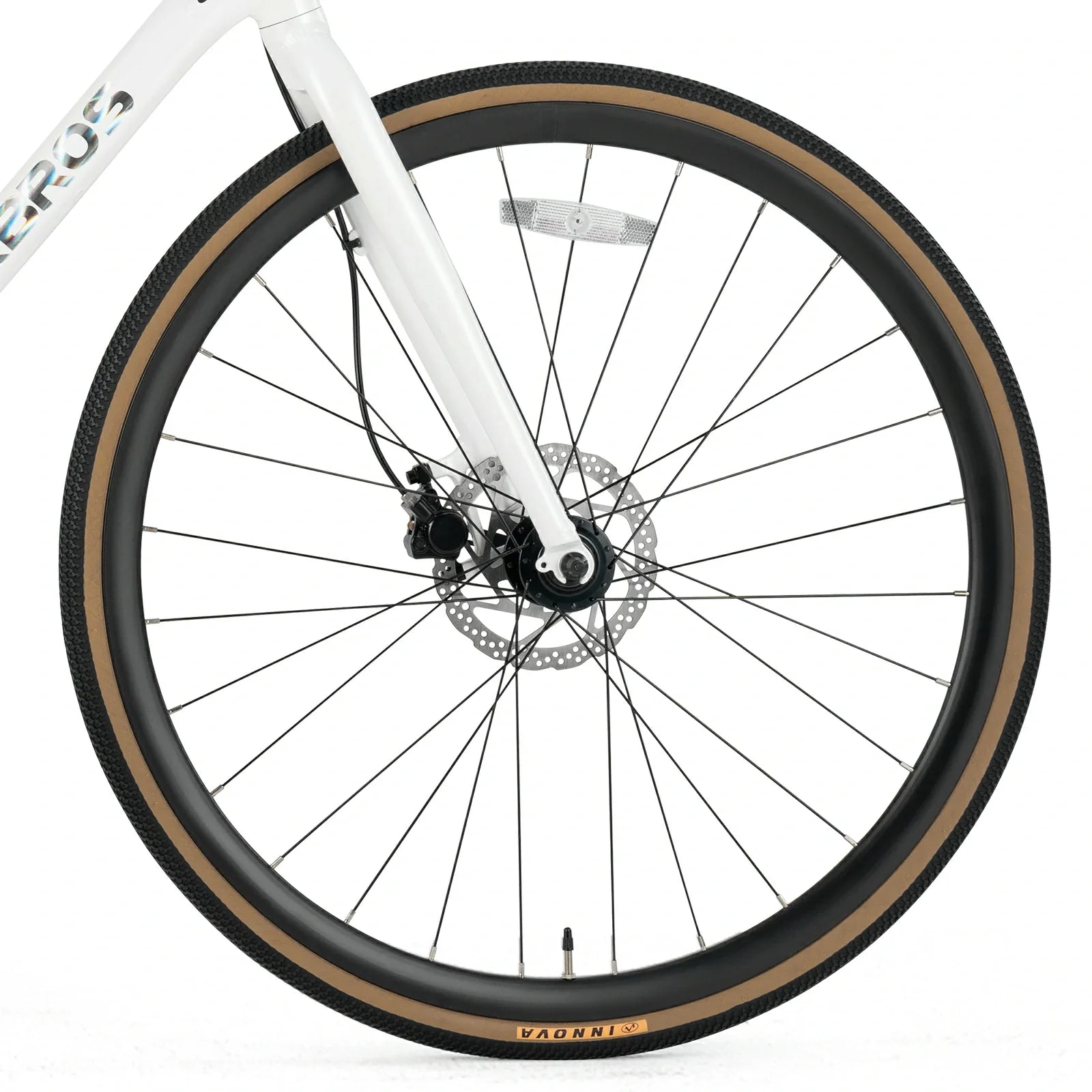 p2e-road-bike-white-front-wheel #color_white