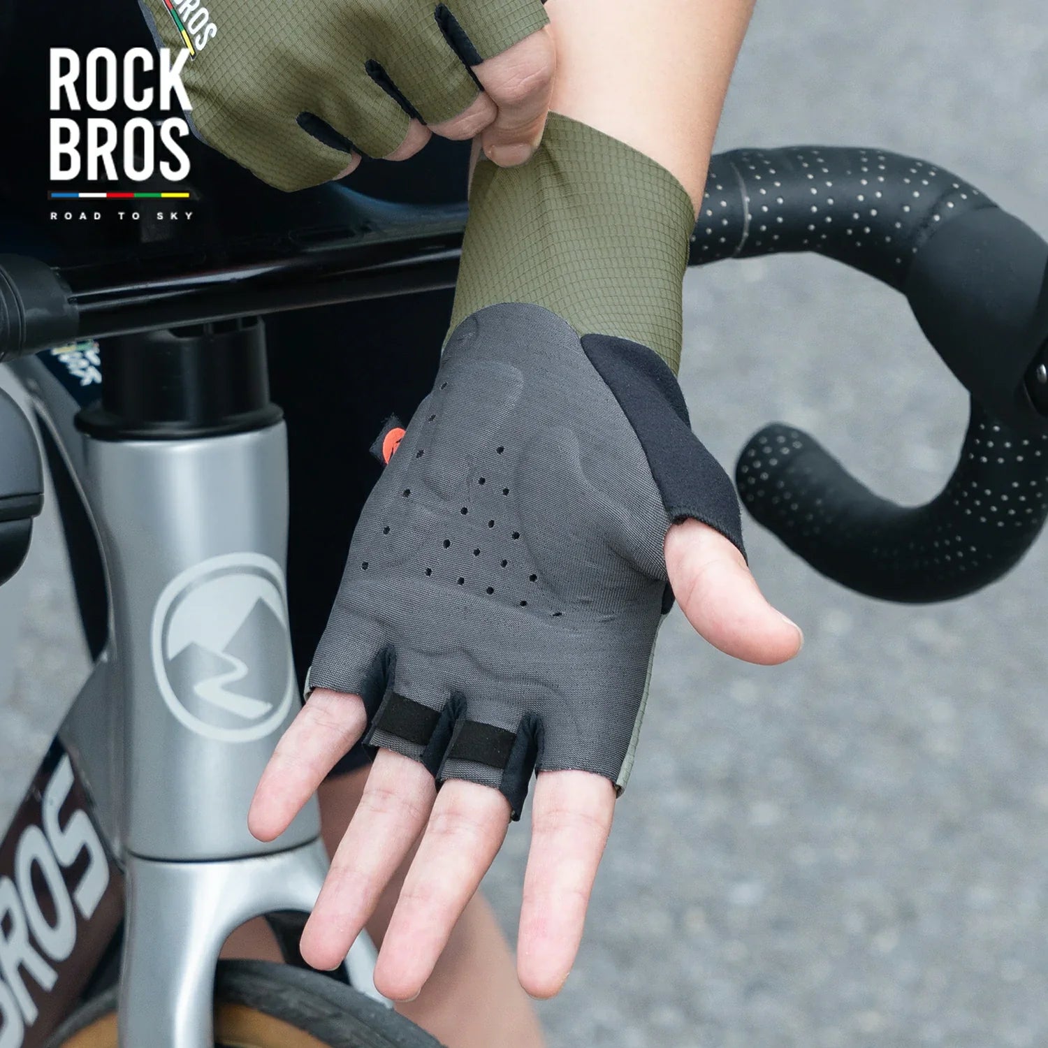 ROAD TO SKY Elastic Interface? Cycling Half Finger Gel Padded Gloves